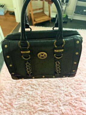 Metro city Black Leather Tote with Gold Logo Charm